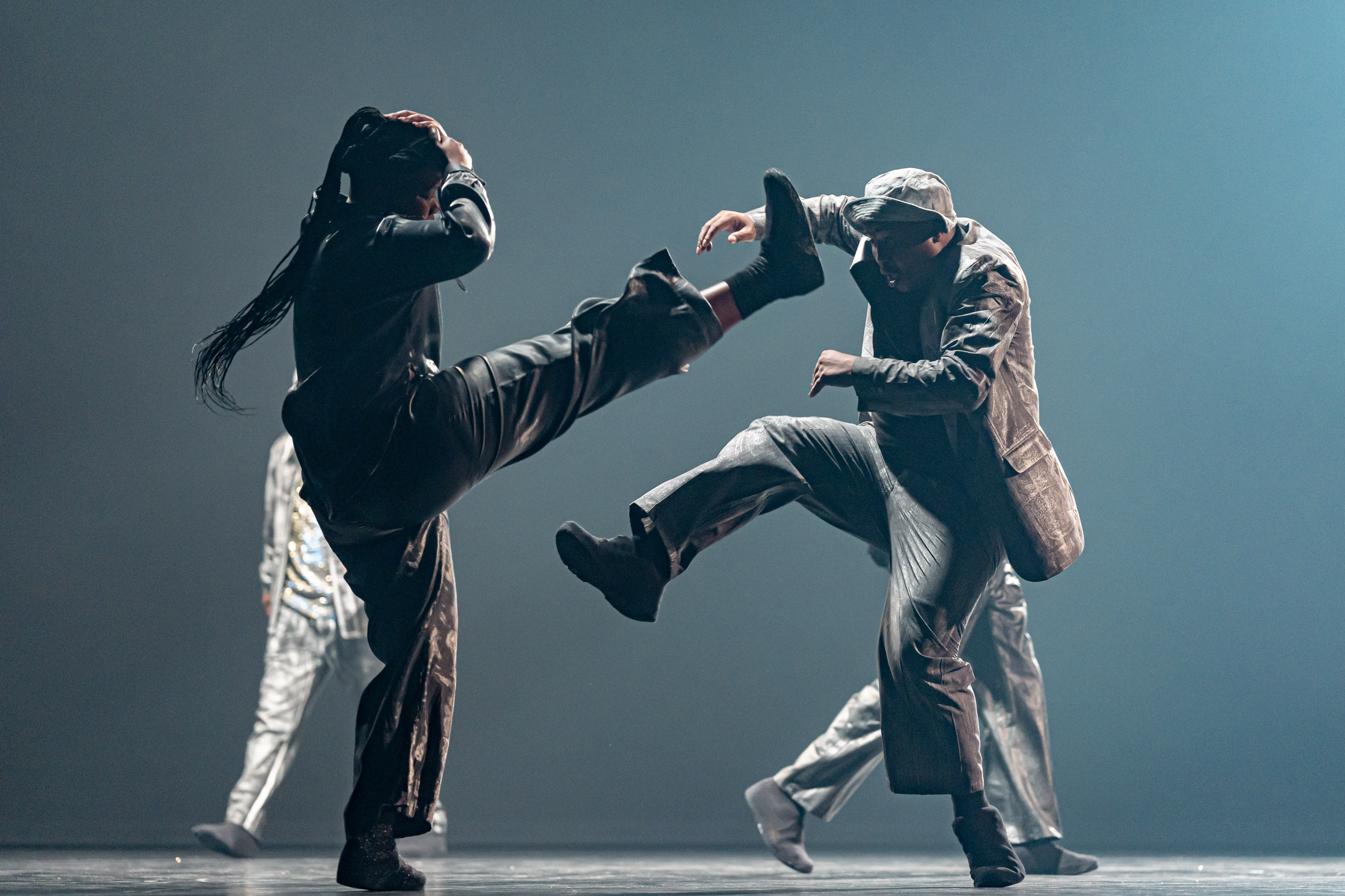 „ÉPIQUE ! (FOR YIKAKOU)“ von Nadia Beugré, Tanz: Nadia Beugré und Charlotte Dali