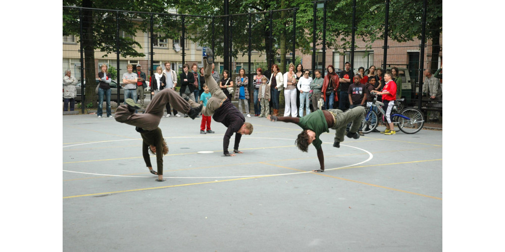 „MURIKAMIFICATION“ - ein Performance-Parcours im öffentlichen Raum im Stadtteil Giesing