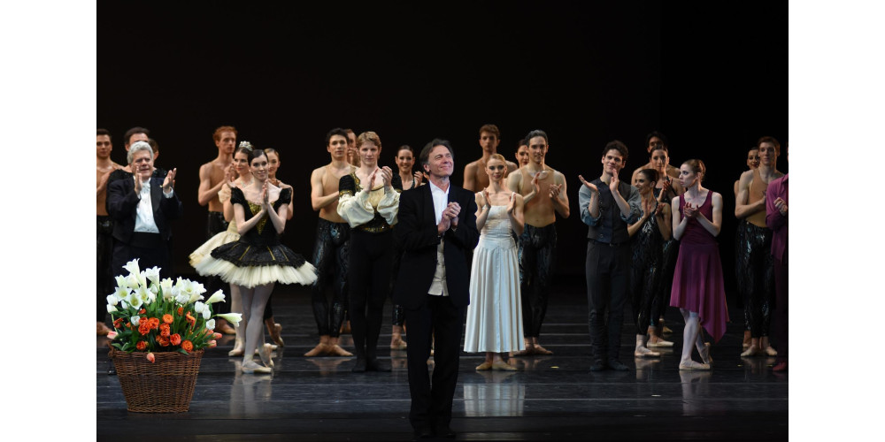 „Terpsichore-Gala XII“ Schlussapplaus. Mit: Ivan Liska, Kompanie und Gäste