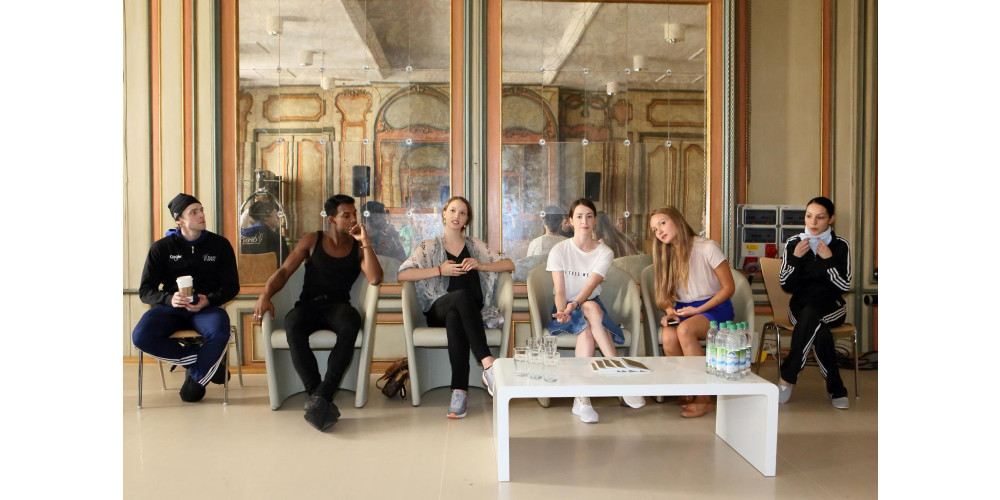 v.l.n.r. Vladimir Shklyarov, Osiel Gouneo, Prisca Zeisel, Ksenia Ryzhkova, Kristina Chekhriy und Ivy Amista beim Pressegespräch zur Spielzeit 2016/17