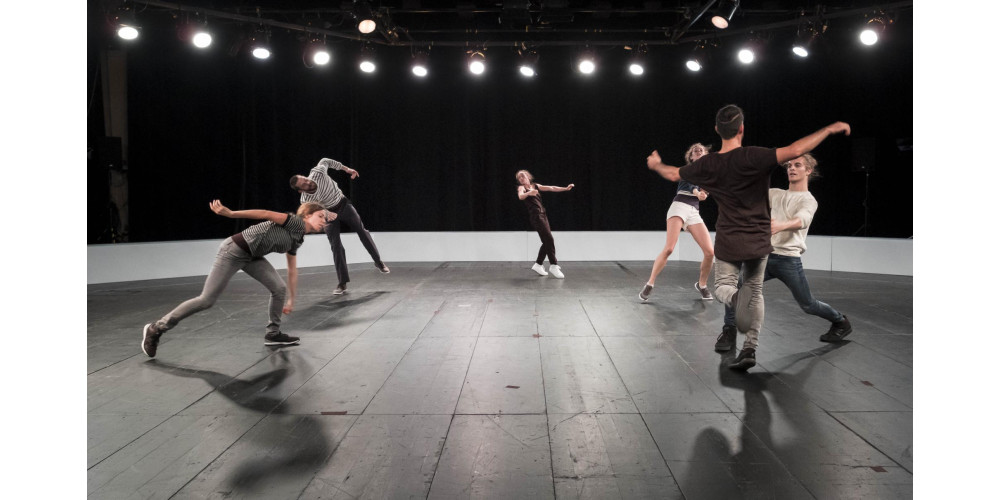 „wah-wah“ von Anna Konjetzky. Tanz: Viviana Defazio, Damiaan Veens, Sahra Huby, Quindell Orton, Michele Meloni, Jascha Viehstädt