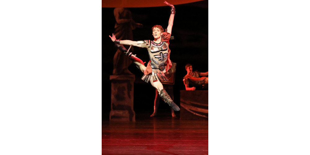 Jonah Cook in „Spartacus“ von Yuri Grigorovich