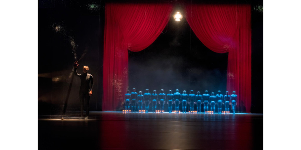 „Dekade“ („Treibhaus“) von Goyo Montero, Tanz: Isidora Markovic und Ensemble