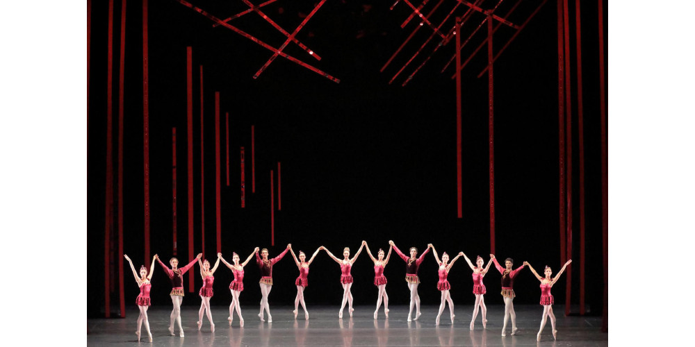Letzte Proben von „Jewels“ am Bayerischen Staatsballett: Ensemble in „Rubies“