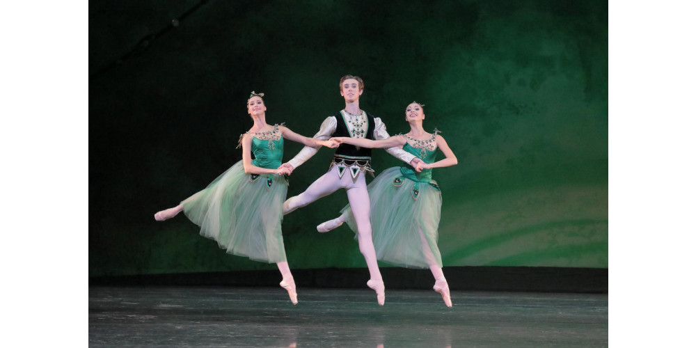 Letzte Proben von „Jewels“ am Bayerischen Staatsballett. Tanz: Vera Segova, Dmitrii Vyskubenko und Maria Chiara Bono in „Esmeralds“