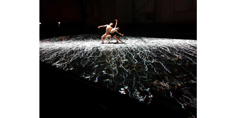 „Duo“ von Nanine Linning. Tanz: M. Dilaghi &amp; V. Segova