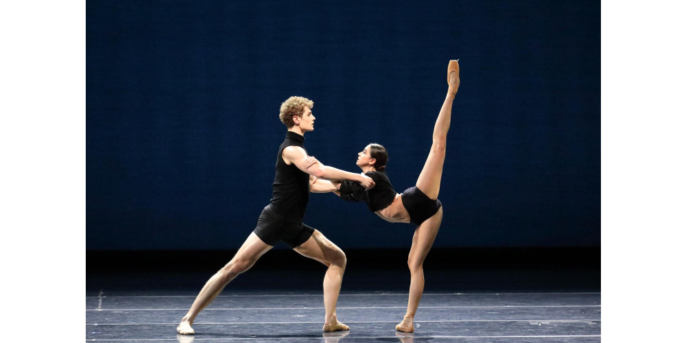Bayerisches Junior Ballett München: Hélian Potié und Phoebe Schembri in „Unsterbliche Geliebte“ von Jörg Mannes