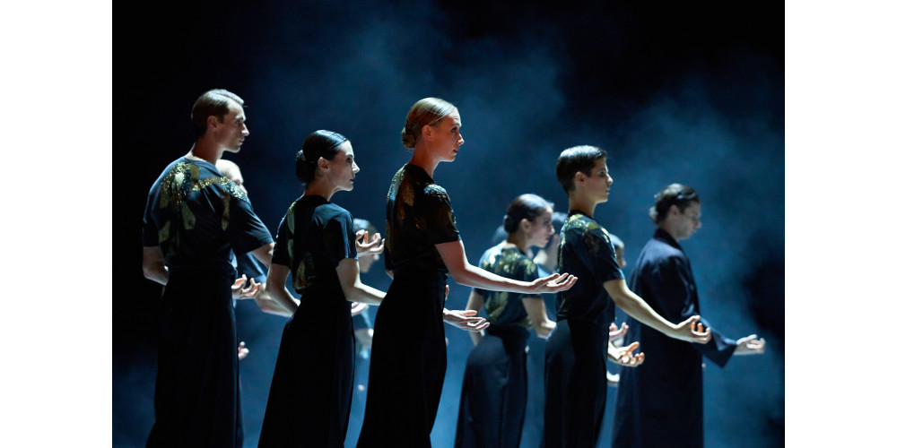 &quot;Passagen - Sweet Bones Melody&quot; von Marco Goecke. Tanz: Ensemble