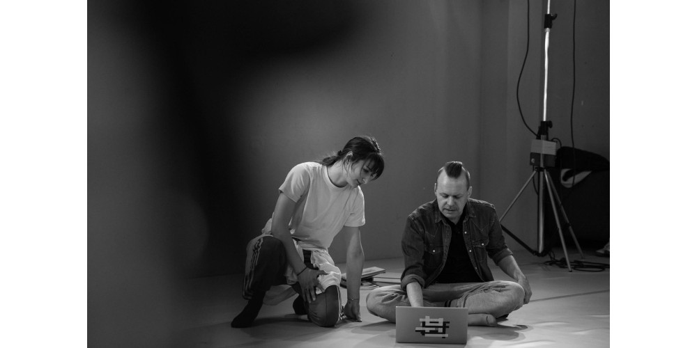 Stephan Herwig zusammen mit Tänzerin Anima Henn beim Dreh zu „7 thoughts of dance“