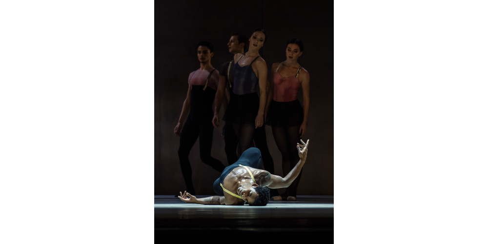 „Tschaikowsky-Ouvertüren“ von Alexei Ratmansky. Tanz: Osiel Gouneo, Ensemble