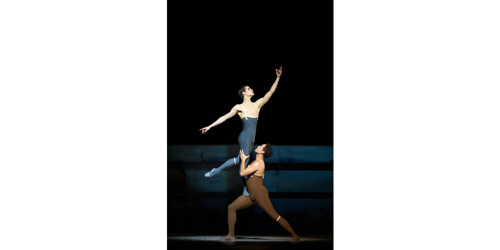 „Tschaikowsky-Ouvertüren“ von Alexei Ratmansky. Tanz: Yonah Acosta, António Casalinho