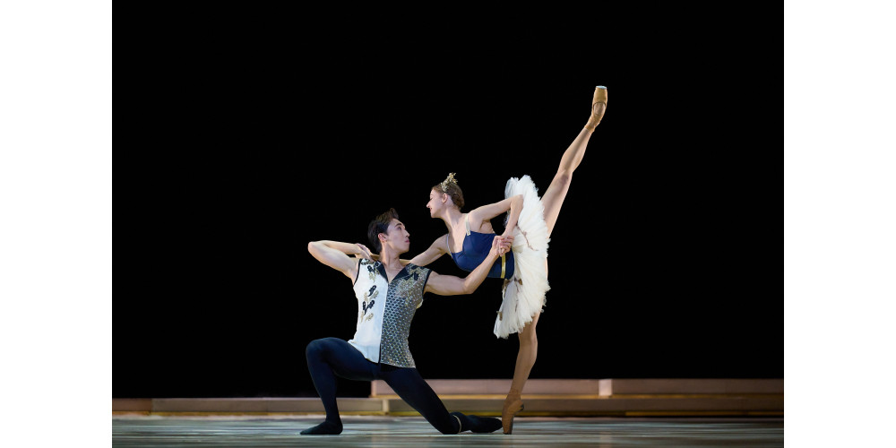 „Tschaikowsky-Ouvertüren“ von Alexei Ratmansky. Tanz: Jinhao Zhang, Madison Young