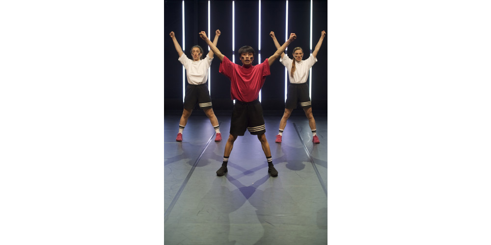 „Radical Cheerleading“ von Zufit Simon. Tanz: Erika Leo, Cary Shiu, Dorota Michalak