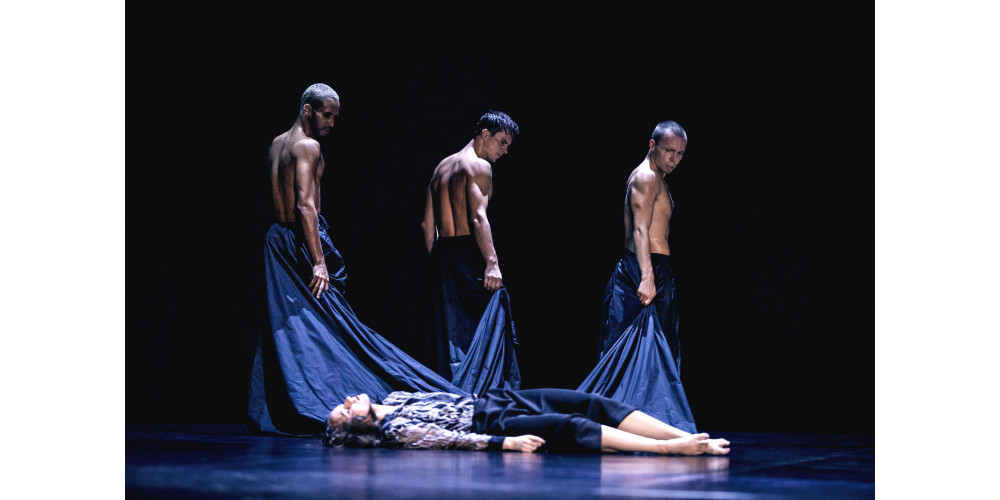 „TRANSIT“ von Wagner Moreira. Tanz: Pedro Henrique Ferreira, Leander Veizi, Vincent Wodrich, Fatima Lopez Garcia