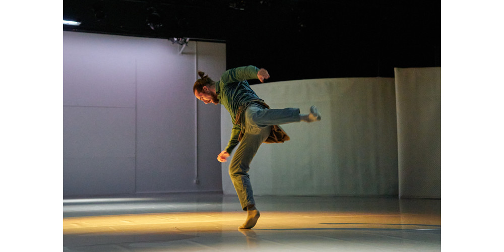 „episodes of glam + gutter“ von micha purucker. Tanz: Michal Heriban