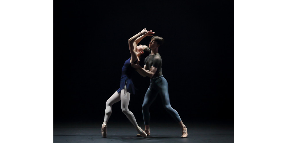 Biennale Tanzausbildung 2024: Royal Conservatoire Dance The Hague mit „Crisantemi“ von Jan Linkens, Tanz: Ellyne Knol, Wouter Smit