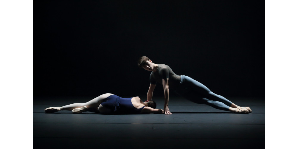 Biennale Tanzausbildung 2024: Royal Conservatoire Dance The Hague mit „Crisantemi“ von Jan Linkens, Tanz: Ellyne Knol, Wouter Smit