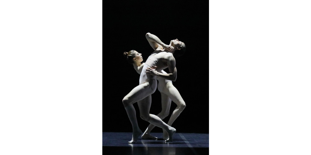 Ballettabend „Duato / Skeels / Eyal“: „Auodance“ von Sharon Eyal. Tanz: Elvina Ibraimova und Severin Brunhuber
