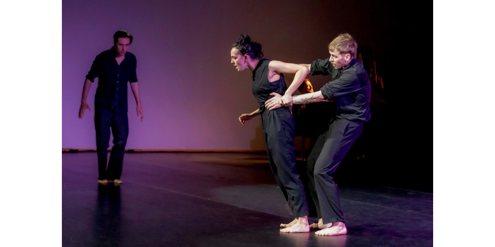 „see the music- and dance! Ein gelebtes Experiment” von Johanna Richter, Tanz: Conrad Ahrens, Erica D‘ Amico, Chris-Pascal Englund-Braun