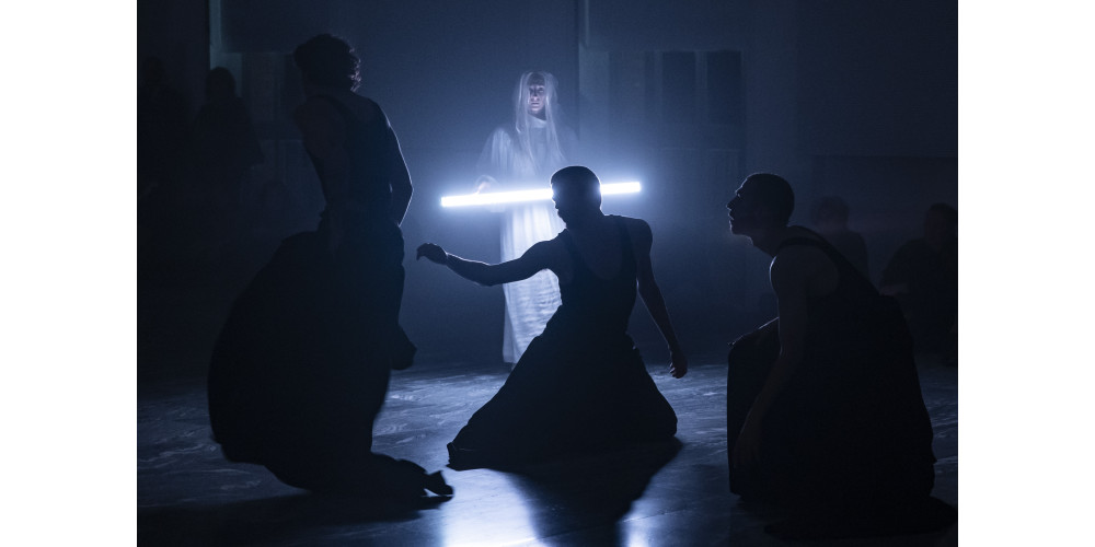 „La Veronal: TOTENTANZ – Morgen ist die Frage“ von Marcos Morau beim International DANCE Festival München, Tanz: Ensemble La Veronal