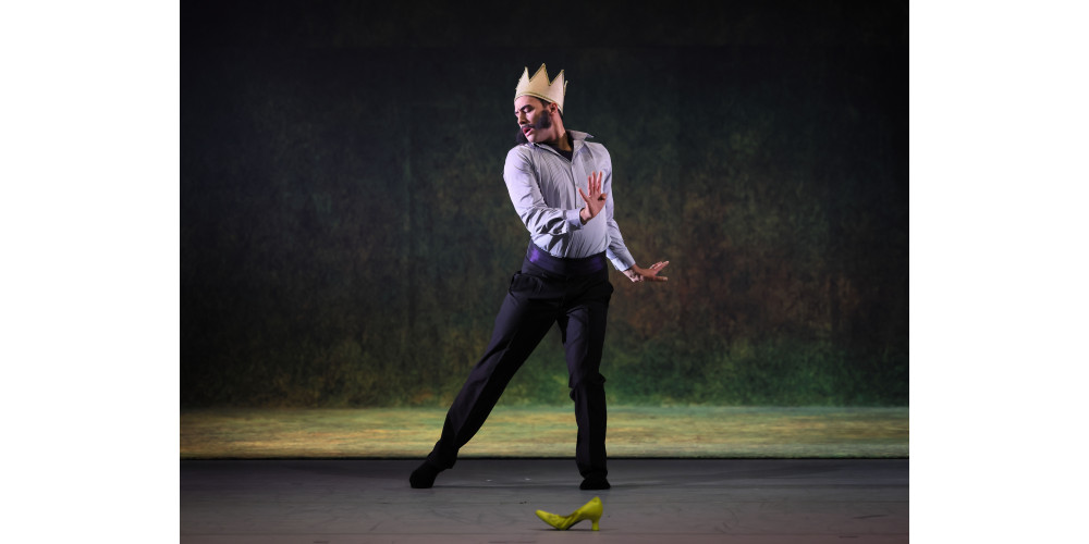 „Aschenbrödel“ von Karl Afred Schreiner, Tanz: Ethan Ribeiro (Prinz) und Micaela Romano Serrano (Aschenbrödel) / Staatstheater am Gärtnerplatz
