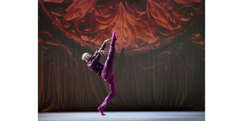 „Aschenbrödel“ von Karl Afred Schreiner, Tanz: Ethan Ribeiro (Prinz) und Micaela Romano Serrano (Aschenbrödel) / Staatstheater am Gärtnerplatz