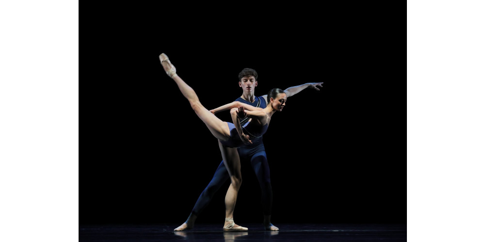 „The New 45“ von Richard Siegal / Herbst-Matinee der Heinz-Bosl-Stiftung, Tanz: Apolline Hartz und Guillermo González Maroto vom Bayerischen Junior Ballett München